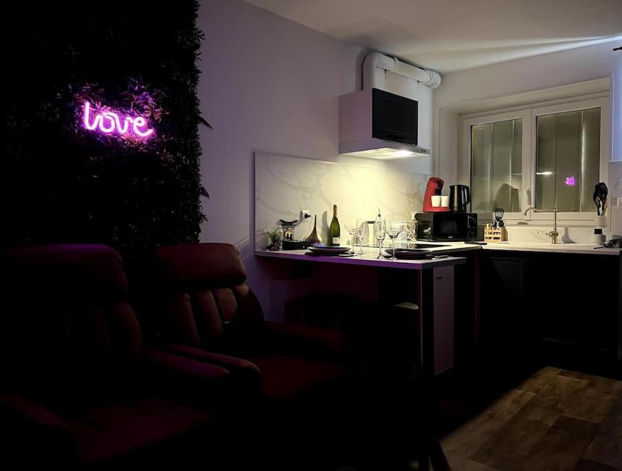 Red Love-Room / Balneo & Plus ! Souppes-sur-Loing Exteriér fotografie